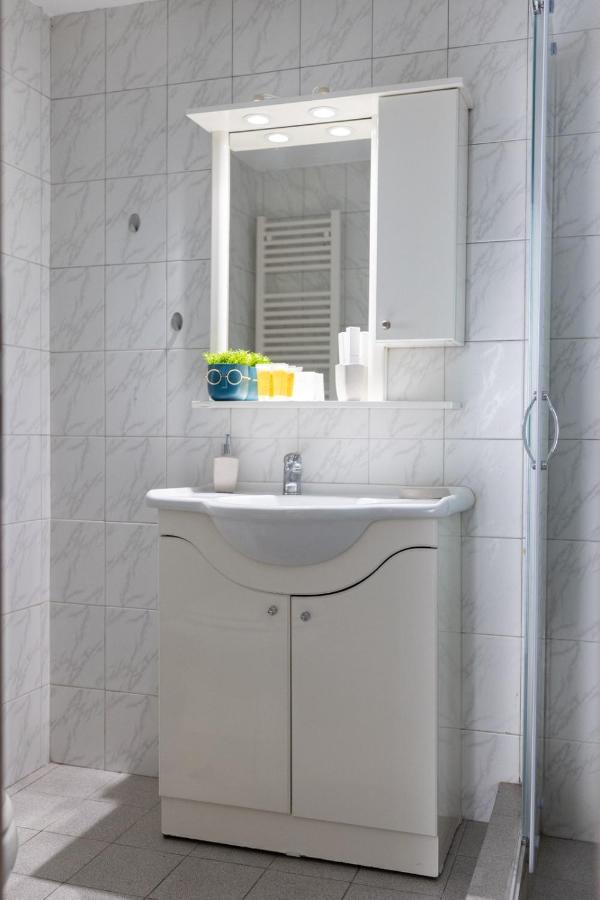 Aiolos Luxury Agios Dimitrios Center 4 * Athens